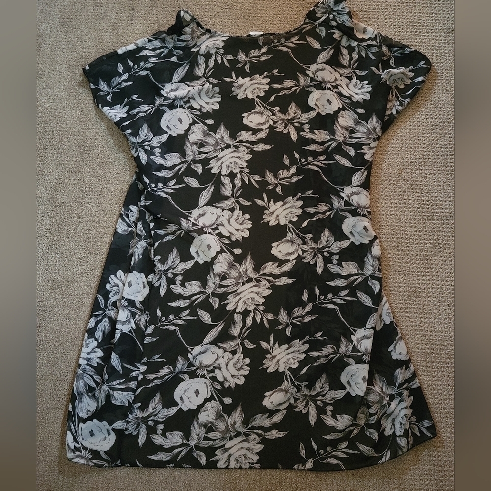 Lida Collection Floral Black and White Sheer Coverup Flowy Vest - Picture 8 of 10